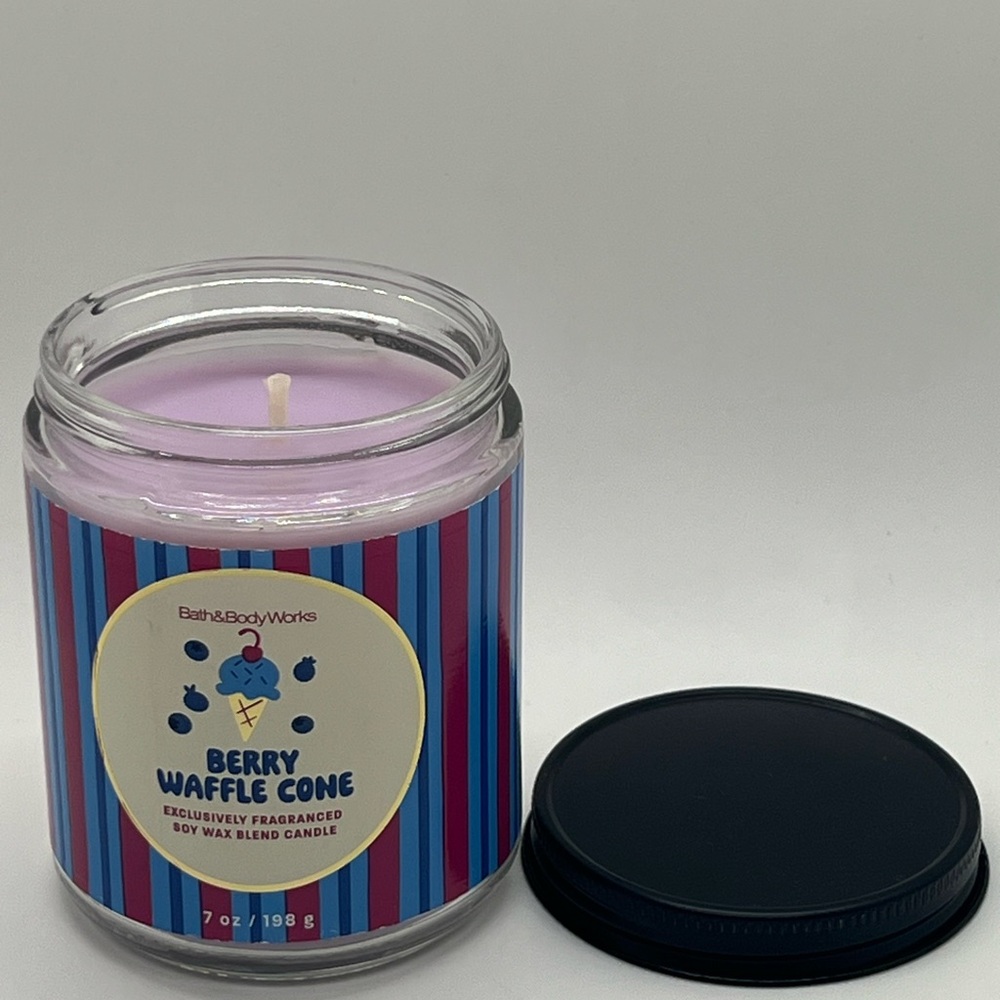 NWT Bath & Body Works Berry Waffle Cone Candle Single Wick 40 Hour Burn Time